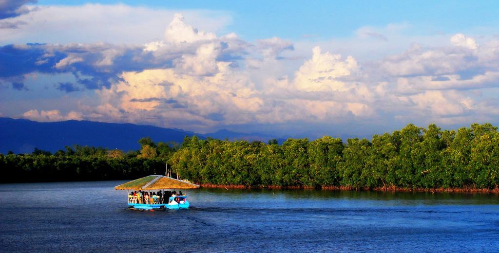 Cruising Dagupan at Dawel River