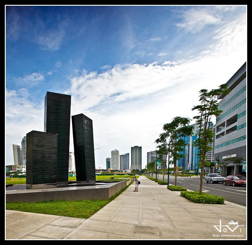 Fort Bonifacio – The Global City