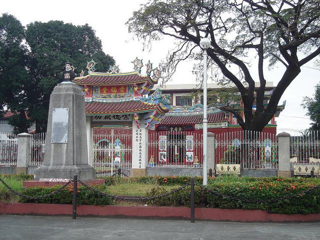 The Remarkable Manila Chinese Cemetery