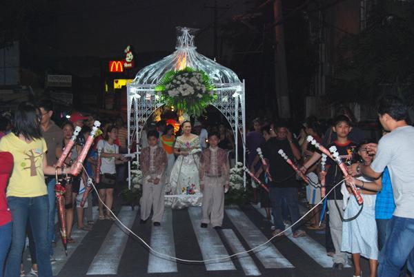 Flores de Mayo/Santacruzan