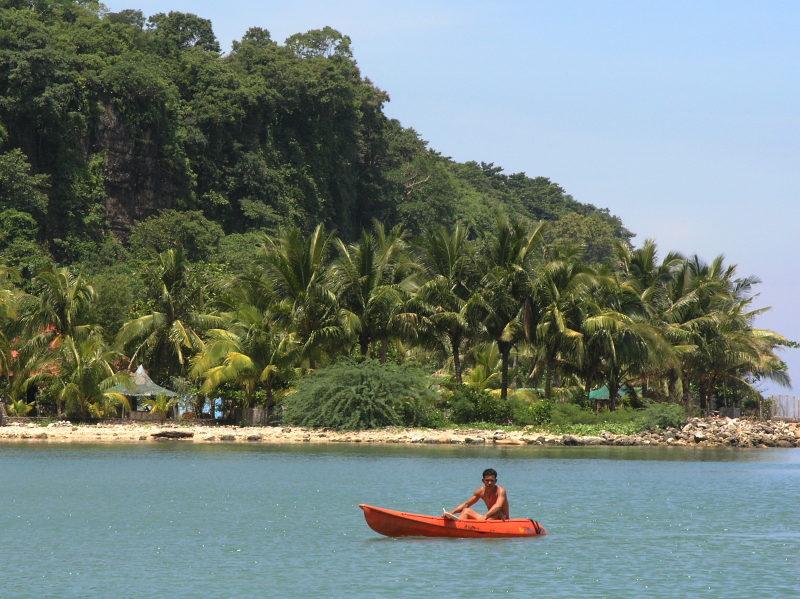 Munting Buhangin Beach Camp